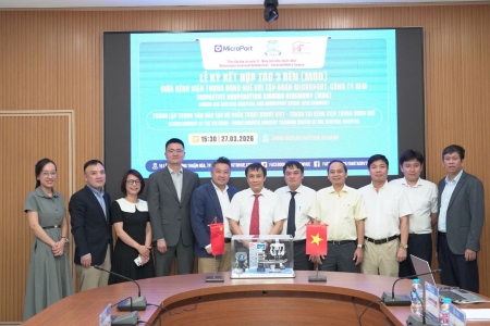 Huế: Hợp tác thành lập Trung tâm đào tạo phẫu thuật Robot đầu tiên tại Việt Nam