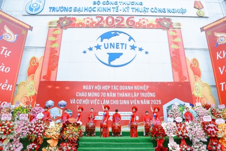 Sôi động Ngày hội hợp tác doanh nghiệp tại UNETI