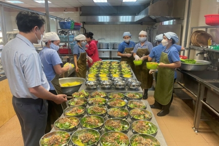 Bộ Y tế chỉ đạo siết chặt quản lý an toàn thực phẩm tại bếp ăn tập thể và trường học
