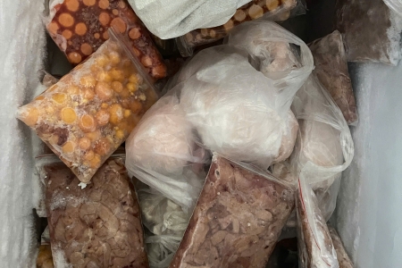 Hưng Yên: Tiêu hủy 100 kg thực phẩm đông lạnh "3 không"