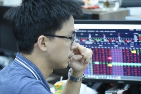 Giao dịch chứng khoán sáng 2/4: Cổ phiếu Vin tăng trần, VN-Index quay đầu điều chỉnh