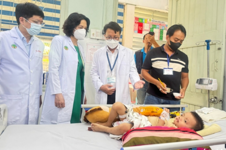 TPHCM: Ca mắc tay chân miệng tăng gần 200%, xuất hiện các trường hợp nhiễm não mô cầu