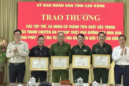 Cao Bằng: Khen thưởng chuyên án bắt đối tượng vận chuyển 9 bánh heroin