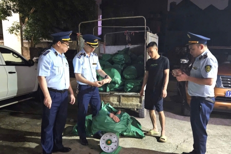 Lạng Sơn: Tạm giữ 960 kg sản phẩm móng giò lợn không rõ nguồn gốc