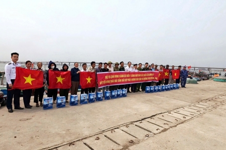 Hải đội 102: Lan tỏa nghĩa tình quân dân, bồi đắp tình yêu biển đảo tại xã Thiên Cầm