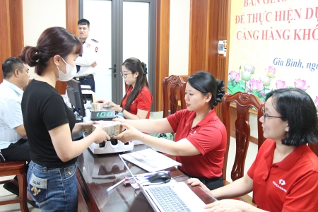 Bắc Ninh: Chi trả tiền thưởng cho các hộ bàn giao đất ở thuộc dự án Cảng hàng không quốc tế Gia Bình