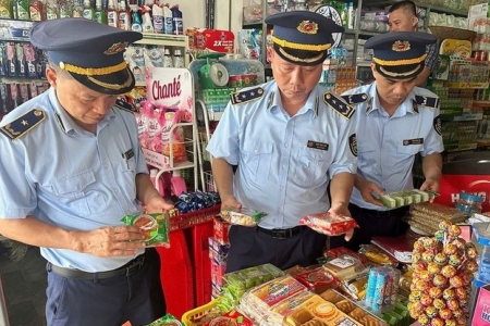 Siết chặt quản lý thực phẩm không rõ nguồn gốc quanh khu vực trường học tại Hà Tĩnh