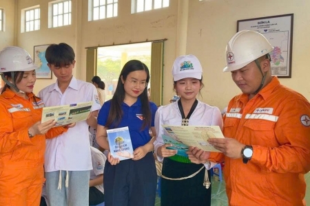 Những bài học nhỏ về tiết kiệm điện từ sân Trường THCS Nguyễn Tất Thành