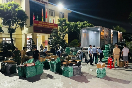 Gia Lai: Bắt giữ xe container chở hơn 220.000 bao thuốc lá nhập lậu, quy mô đặc biệt lớn