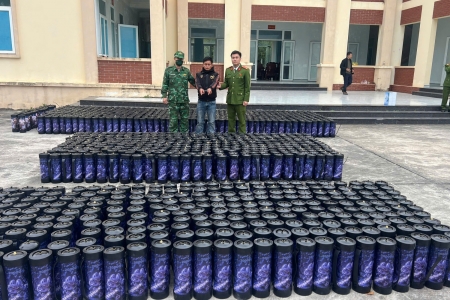 Quảng Ninh: Lật tẩy mánh khóe vận chuyển trái phép hơn 1.300 bình "khí cười"