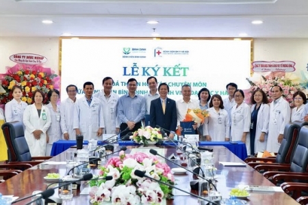Bệnh viện Bình Định và Bệnh viên Đại học Y Hà Nội hợp tác chuyên môn y tế  