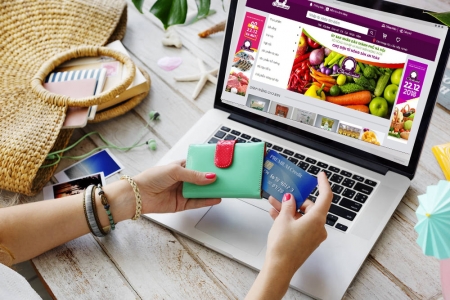 “Thanh lọc” thương mại điện tử: Gian hàng chính hãng bứt tốc, shop thường dần hụt hơi