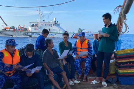 Tàu CSB 4035 - Tuyên truyền giữa trùng khơi