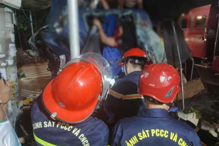 Hải Phòng: Cứu nạn thành công 2 người mắc kẹt trong ô tô tải