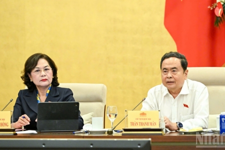 Thống nhất trình Quốc hội xem xét, quyết định các mức thuế đối với xăng, dầu