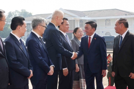 Lễ đón chính thức đồng chí Thường trực Ban Bí thư Trần Cẩm Tú tại thủ đô Viêng Chăn