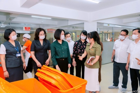 Hà Nội siết chặt an toàn thực phẩm học đường: Từ mô hình bếp ăn số hóa đến chuẩn hóa toàn hệ thống
