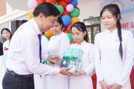 Đà Nẵng: Địa phương đầu tiên cả nước miễn phí sách giáo khoa cho 100% học sinh