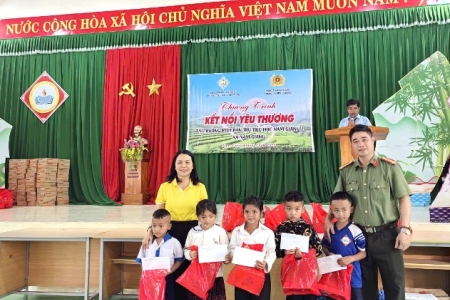 Đà Nẵng: Trường Tiểu học Lý Tự Trọng kết nghĩa với trường Tiểu học Nam Giang 2