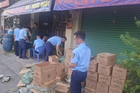 TP.HCM: Đột kích kho hàng, thu giữ hơn 5.600 chai sữa tắm ngoại nhập lậu