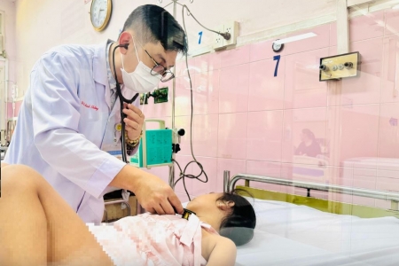 Bộ Y tế: Khẩn trương điều tra vụ 148 học sinh nhập viện nghi ngộ độc tại TP HCM