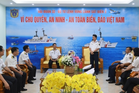 Học viện Hải quân trao đổi kinh nghiệm tại Hải đoàn 32