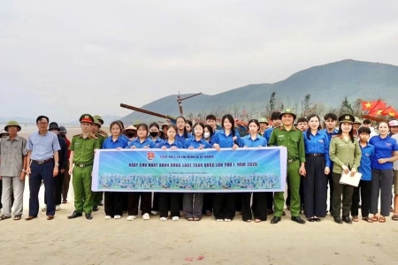 Hà Tĩnh: “Ngày Chủ nhật xanh” thu hút gần 112.000 người tham gia làm sạch khu dân cư, bãi biển