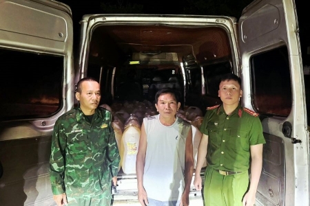 Quảng Trị: Ngăn chặn vụ vận chuyển trái phép 1.500 lít xăng qua biên giới