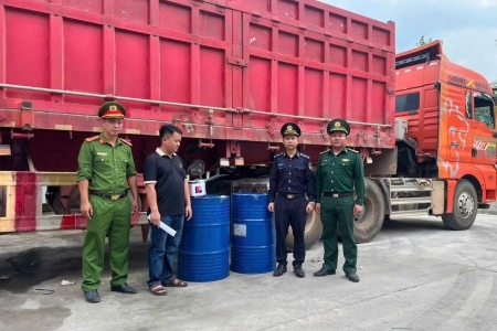 Quảng Trị: Phát hiện vụ vận chuyển trái phép 400 lít dầu diesel qua biên giới