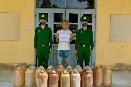 Bộ đội Biên phòng tỉnh An Giang bắt giữ nhiều vụ vận chuyển xăng dầu trái phép