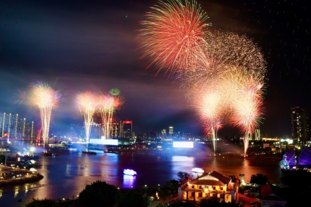 TP. HCM dự kiến bắn pháo hoa tại 7 điểm dịp 30/4