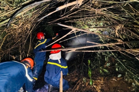 Công an Quảng Trị hỗ trợ chữa cháy rừng, bảo vệ khu dân cư tại nước bạn Lào