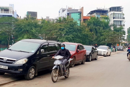 Hà Nội đề xuất cho phép đỗ xe trên vỉa hè có điều kiện
