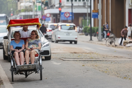 Thời tiết ngày 14/4: Bắc Bộ nắng nóng cục bộ, Nam Bộ oi bức khó chịu