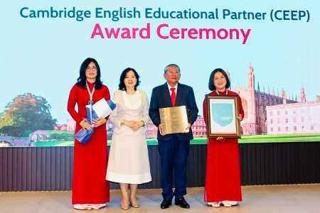 Lâm Đồng: Trường Lê Quý Đôn đón nhận danh hiệu Cambridge English Educational Partner