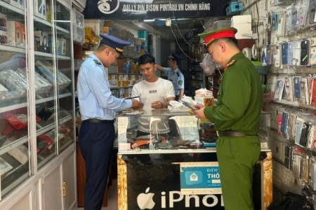 Nghệ An: Xử lý cơ sở kinh doanh phụ kiện điện thoại giả mạo nhãn hiệu