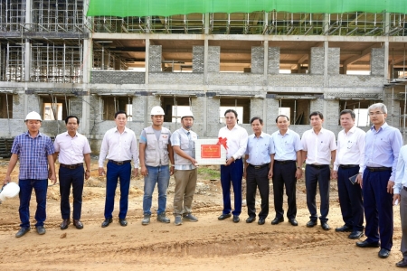 Chủ tịch TP. Huế phê bình tiến độ xây dựng một số công trình Trường liên cấp ở xã vùng cao A Lưới còn chậm