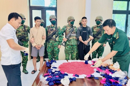 Hà Tĩnh: Bắt giữ 2 đối tượng vận chuyển 24.000 viên ma túy