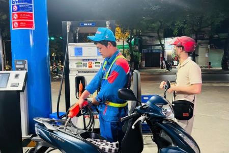 Kỳ điều hành giá xăng dầu hôm nay 16/4: Dầu diesel giảm thêm gần 2.000 đồng/lít