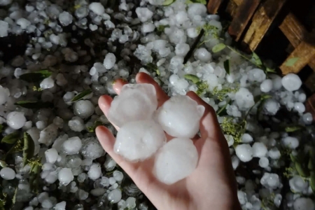 Lào Cai: Mưa đá tại xã Bắc Hà làm sập 1 nhà sàn, 4 người bị thương 