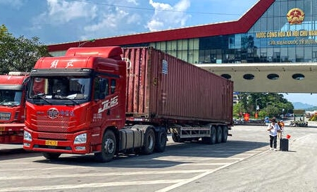 Xuất nhập khẩu qua các cửa khẩu Lạng Sơn duy trì ổn định, lưu lượng phương tiện tiếp tục tăng
