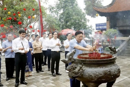 Đoàn công tác tỉnh Phú Thọ dâng hương, kiểm tra thực địa tại Khu Di tích lịch sử Đền Hùng