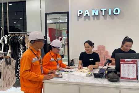 Điện lực Điện Biên Phủ tuyên truyền sử dụng điện an toàn, tiết kiệm trong mùa cao điểm