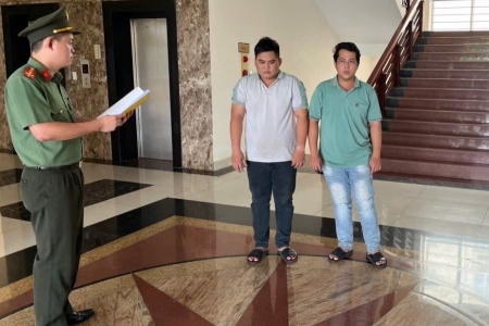 Quảng Trị: Bắt 2 đối tượng làm giả con dấu, tài liệu trên mạng xã hội 