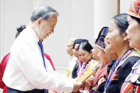 Tổng Bí thư, Chủ tịch nước Tô Lâm tiếp các già làng, trưởng bản, nghệ nhân, người có uy tín tiêu biểu toàn quốc