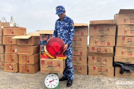Hải Phòng thông báo tìm nhân chứng và chủ sở hữu phương tiện chở pháo nổ trên biển
