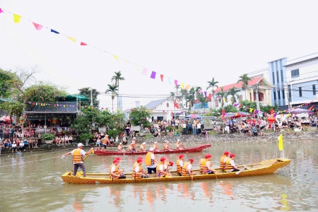 Đông đảo Nhân dân và du khách tham dự Lễ hội truyền thống Đình, Miếu Nhu Kiều, phường An Dương năm 2026