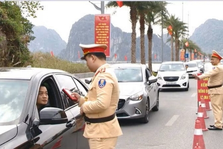 Ninh Bình tăng cường bảo đảm an toàn giao thông, phục vụ nhu cầu đi lại dịp nghỉ lễ