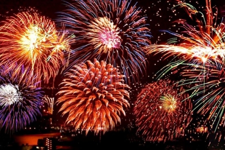 Cà Mau rực rỡ đêm 30/4 với màn pháo hoa 120 giàn cùng chuỗi sự kiện quy mô lớn