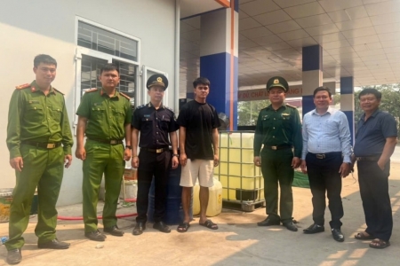 Hải quan cửa khẩu Lao Bảo: Xử phạt đối tượng vận chuyển trái phép dầu Diesel qua biên giới